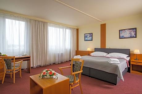 Executive Triple Room with Free Parking