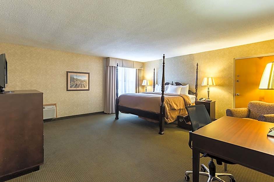 Clarion Inn and Summit Center