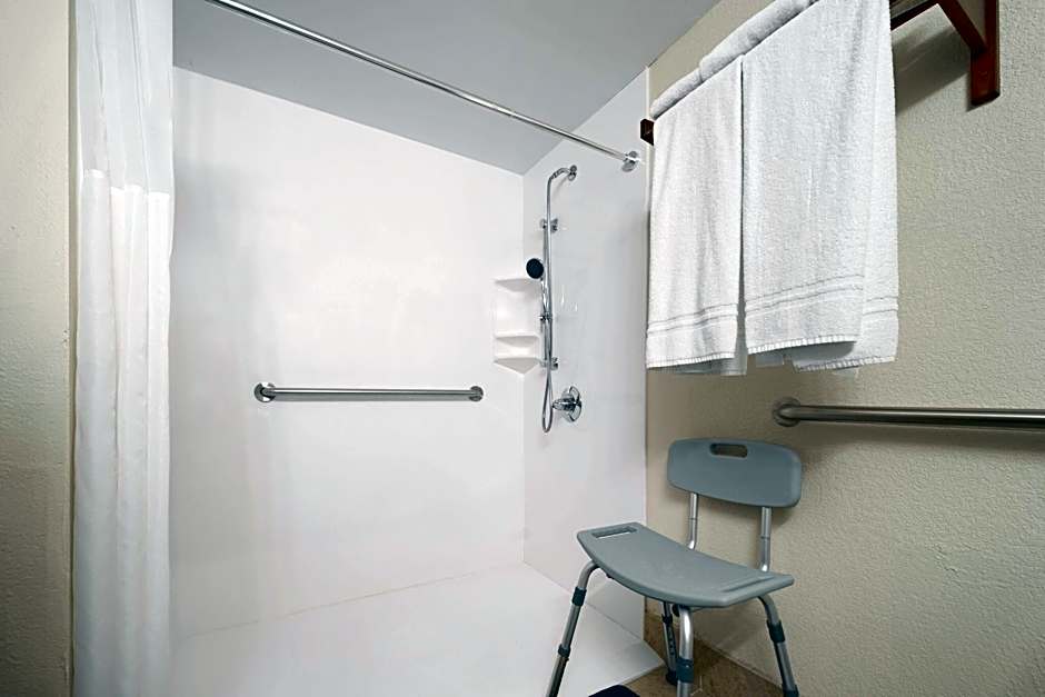 Photo 1 of 5 of Deluxe 1 King Bed, Mobility Accessible