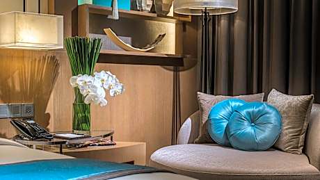 1 King Junior Suite Ocean View