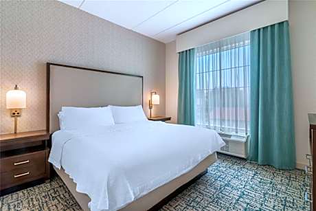 One-Bedroom King Suite - Non-Smoking