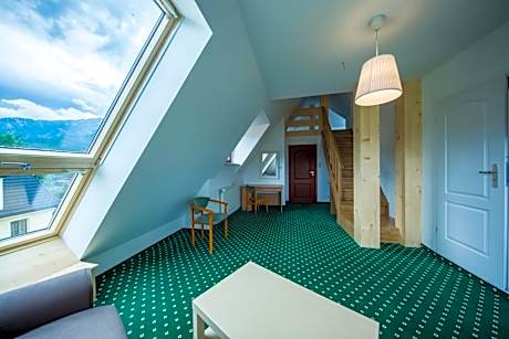 Quadruple Room with Private Bathroom