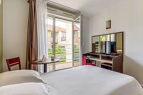 Studio (2 Adults)