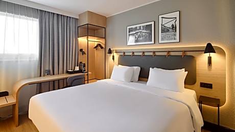 Superior Room - 1 King Bed