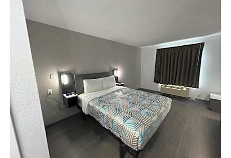 Queen Room - Disability Access - Roll in Shower