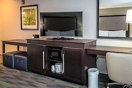 1 King W/Fridge Nonsmoking