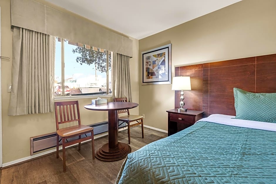 Scottish Fairway Inn