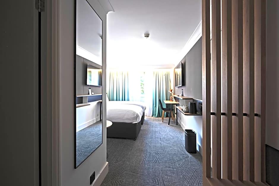 Holiday Inn Cardiff - North M4 By IHG