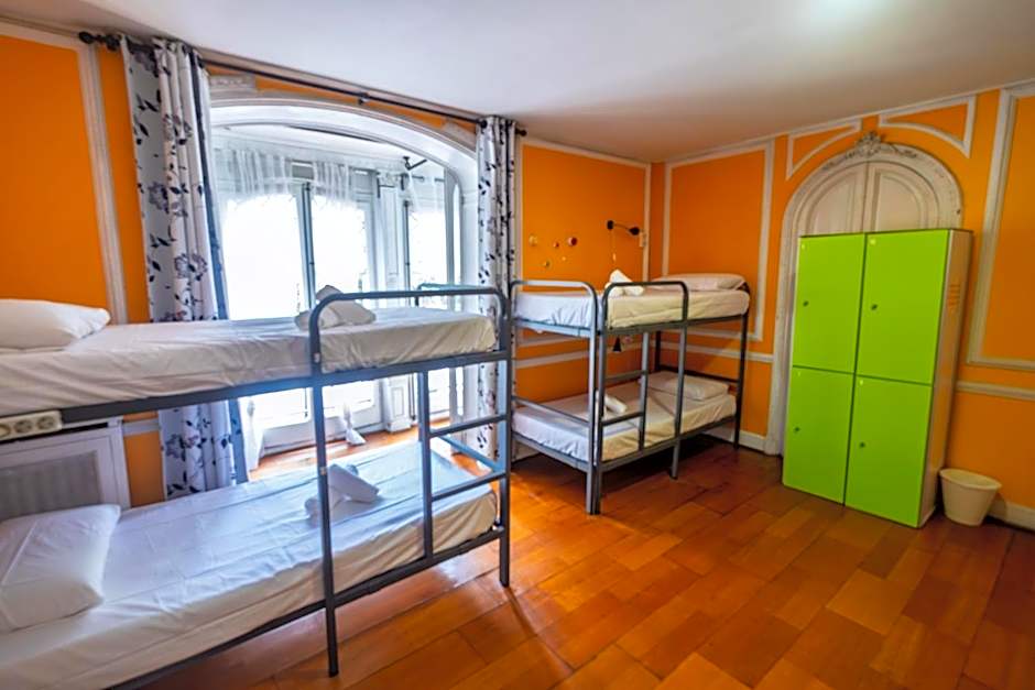 Diagonal House Hostel