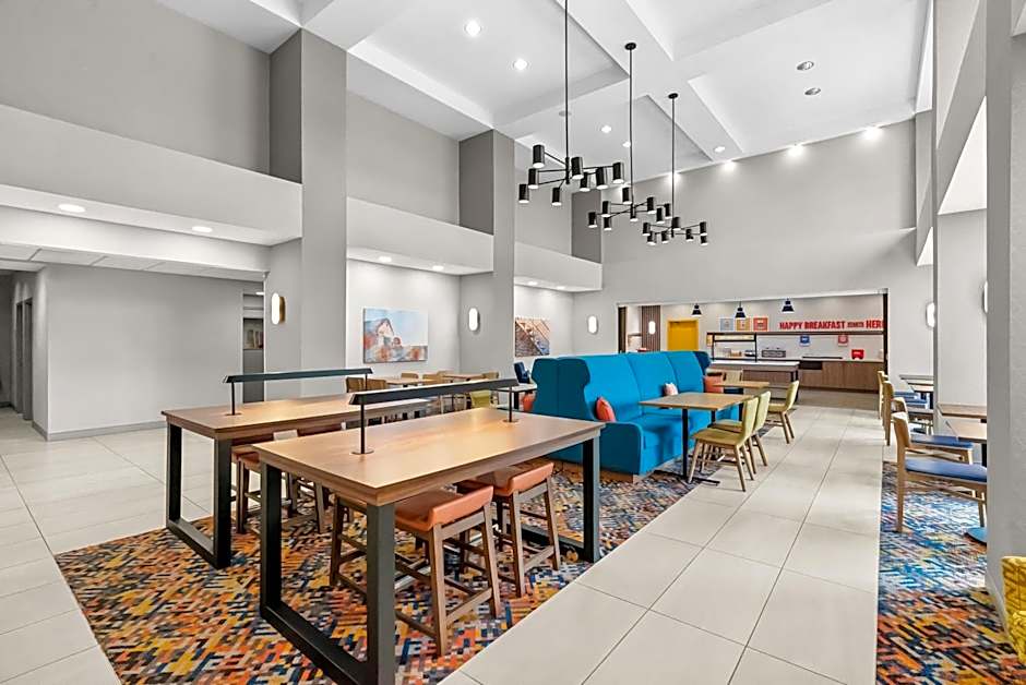 Hampton Inn & Suites Peru