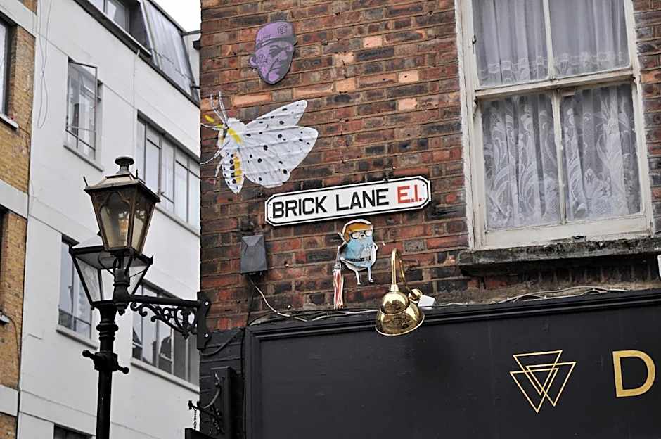 Cosmos Capsule Hub London