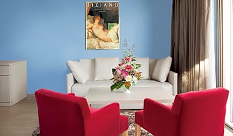 Apartment with Terrace and Lake View