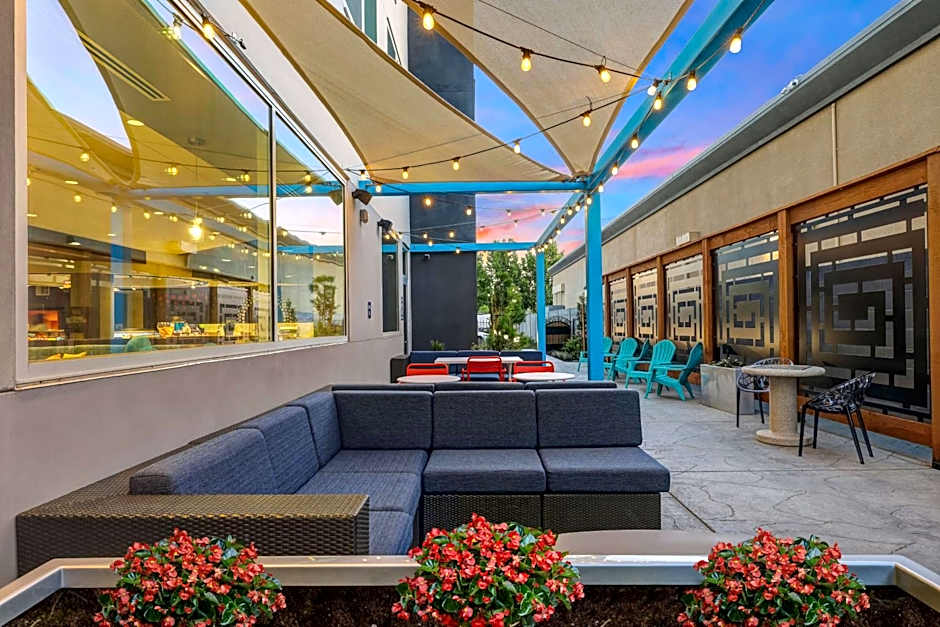 Tru By Hilton Lathrop, CA