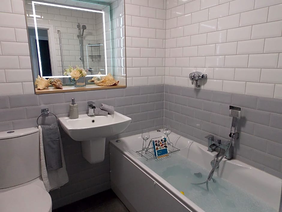 Eden Suite Sasco Apartments