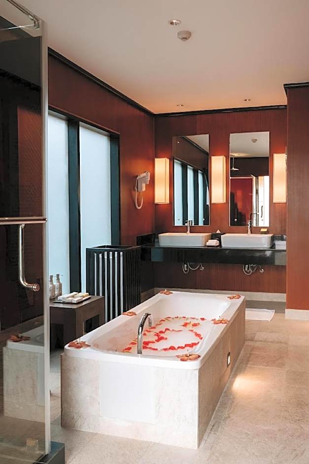Adaaran Select Huduran Fushi - 24hrs Dine around Premium All inclusive