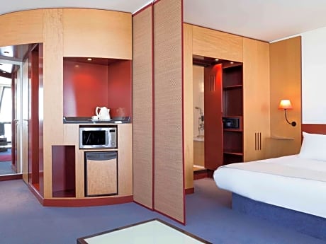 Superior Suite with 1 double bed and twin beds