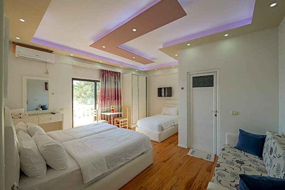 Photo 1 of 4 of Triple Room with Sea View