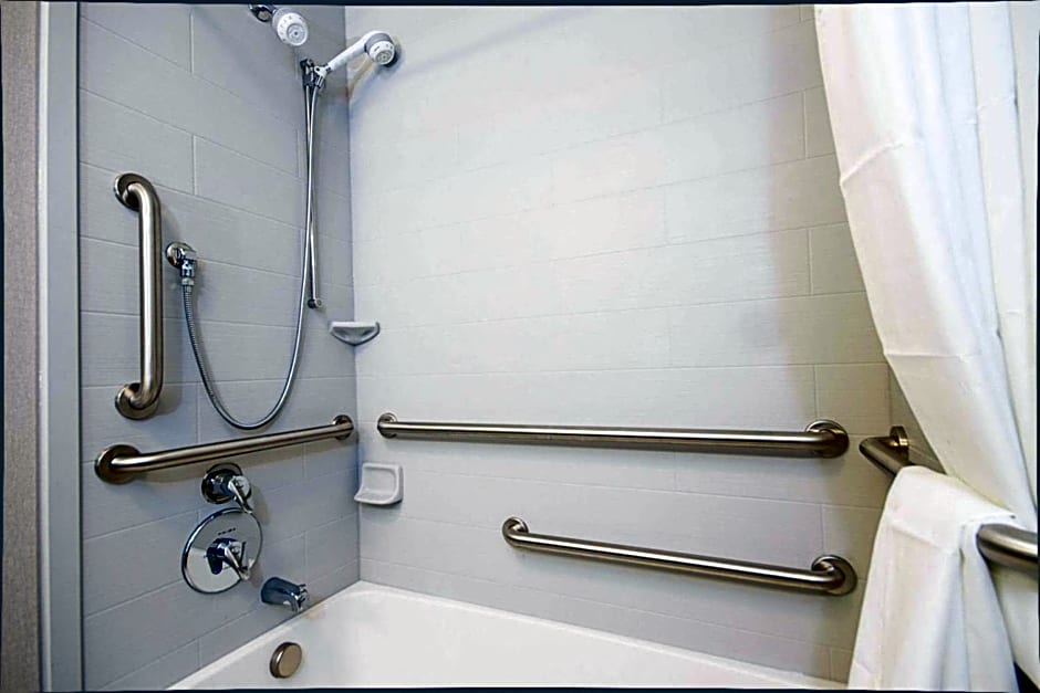 Hampton Inn By Hilton & Suites Roanoke Airport VA