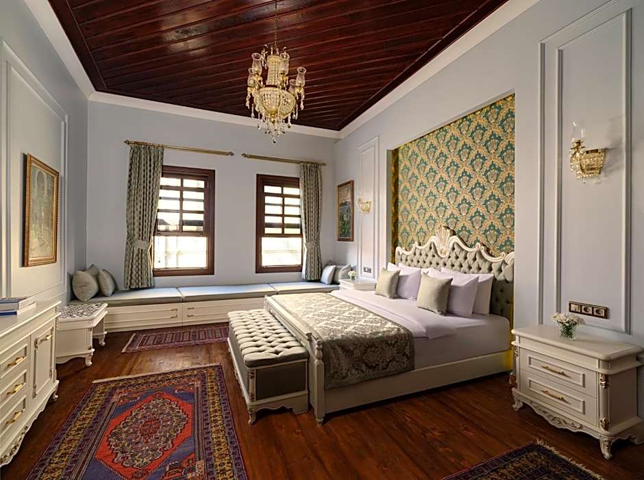 Photo 1 of 6 of Deluxe 1 Queen Bed