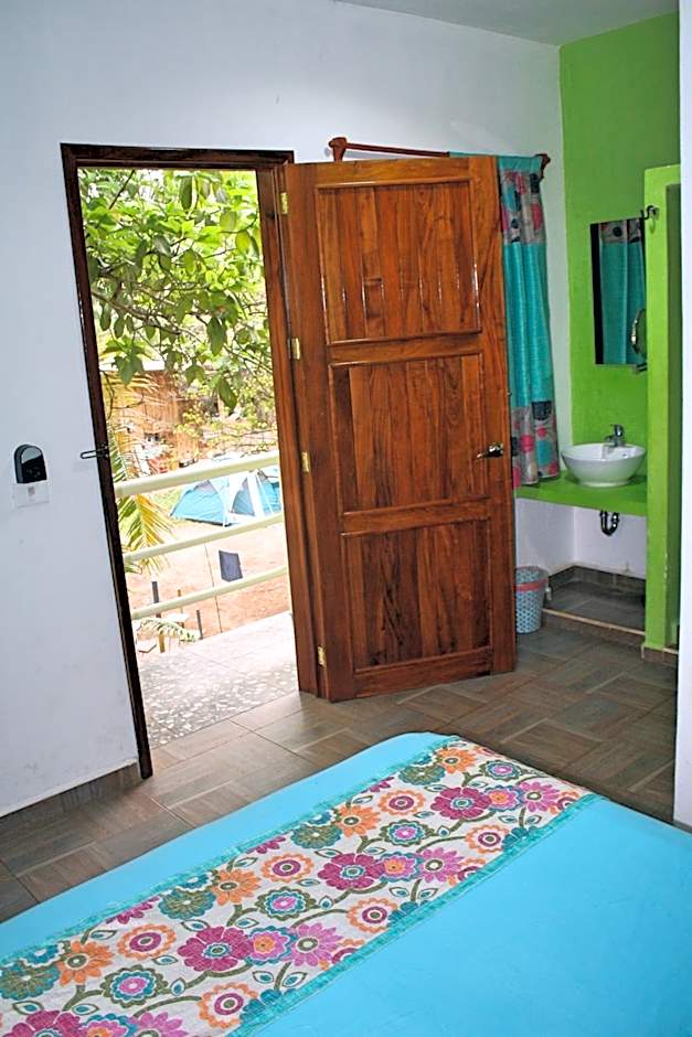 Yaxche Centro Hostal y Camping