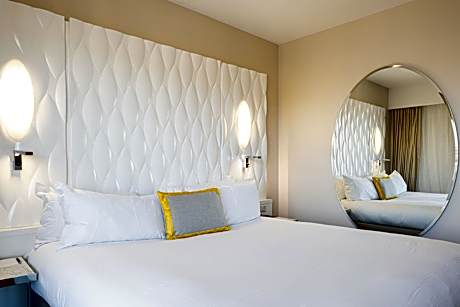 King Room with a Panoramic City View