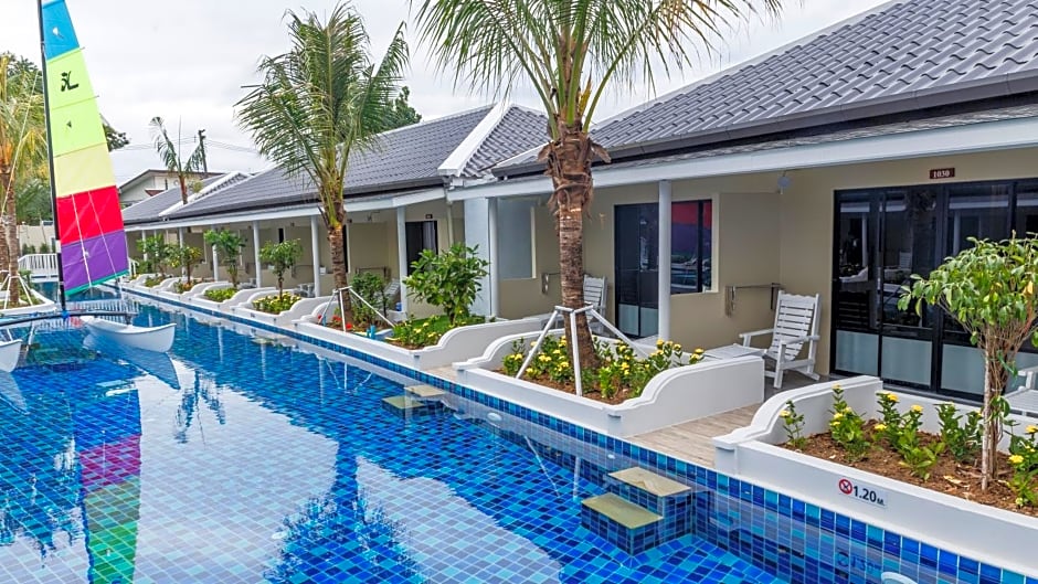 Tuana Hotels Brook Pool Access