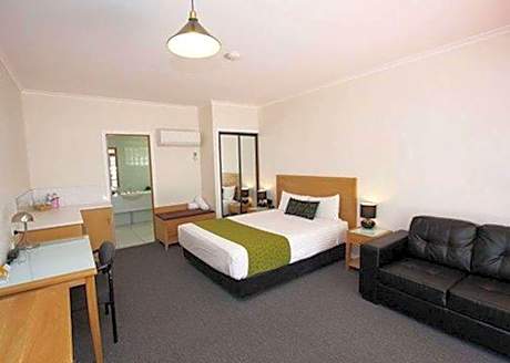 Queen Room with Spa Bath