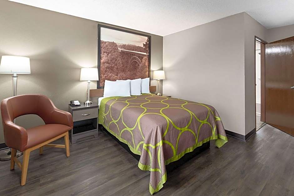 Super 8 by Wyndham Summersville