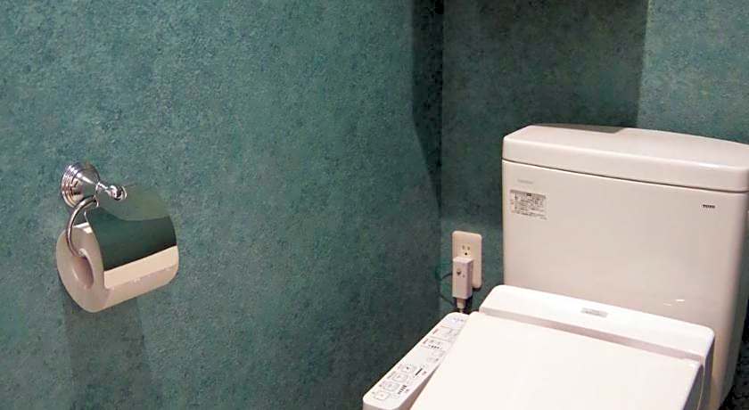 Travelers' house ROOTs