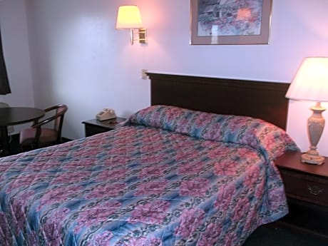 Queen Room - Non-Smoking