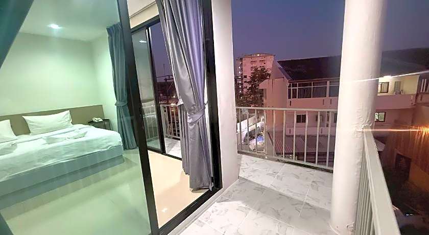 Yanud Hotel