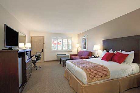One-Bedroom King Suite - Non-Smoking