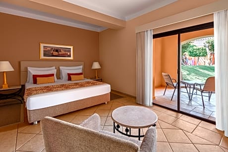 Two-Bedroom Apartment, Queen or Twin Beds, Garden View