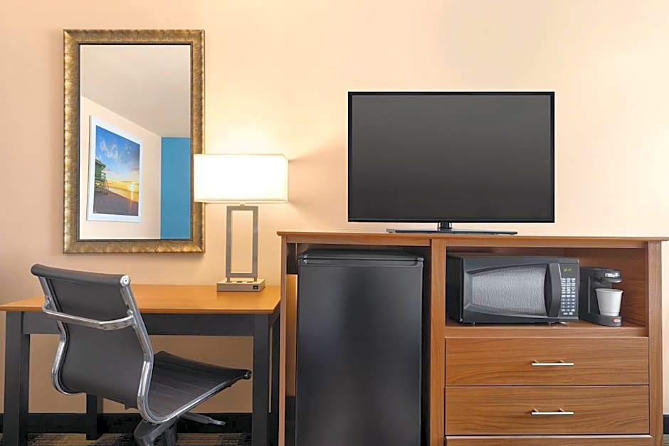 Days Inn by Wyndham Middletown/Newport Area