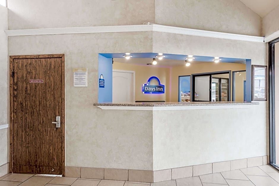 Days Inn by Wyndham San Antonio Splashtown/ATT Center