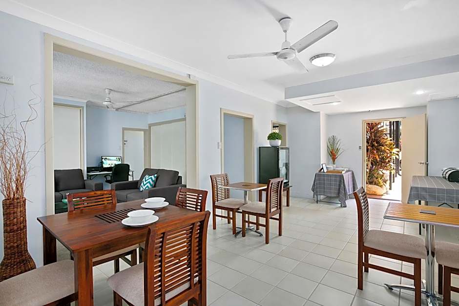 Cairns City Palms