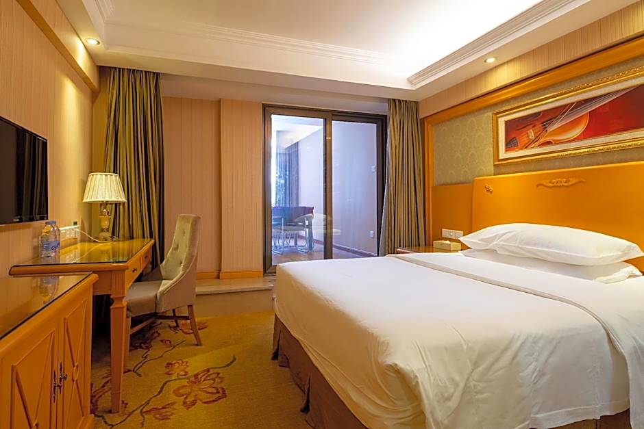 Vienna Hotel Tianjin West Station Changhong Park Metro Station