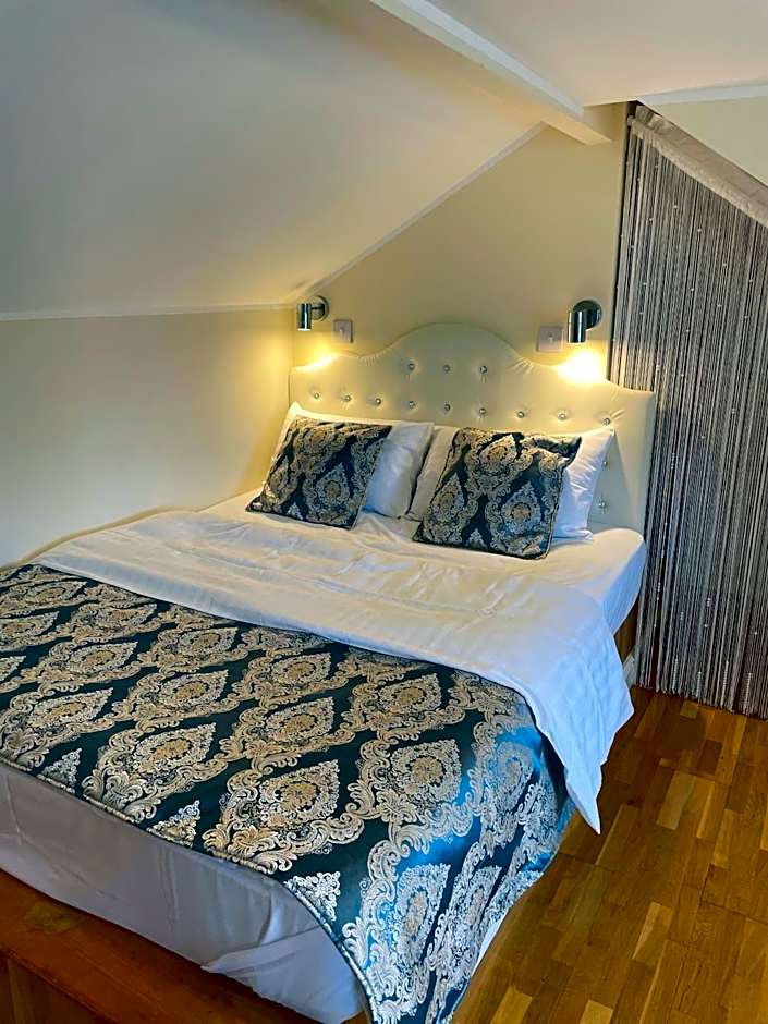 The White Lodge Hotel