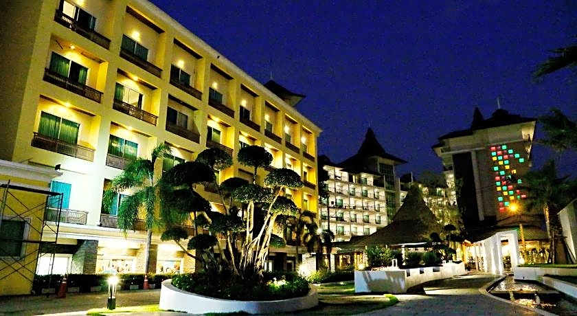 Crystal Palace Luxury Hotel Pattaya