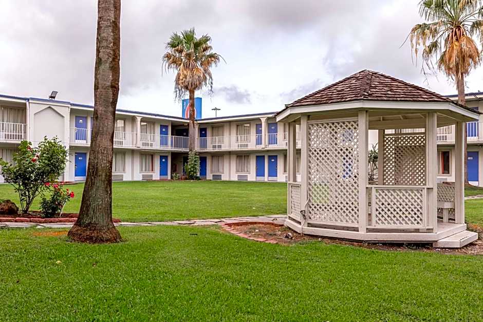 Motel 6-Houston, TX - East