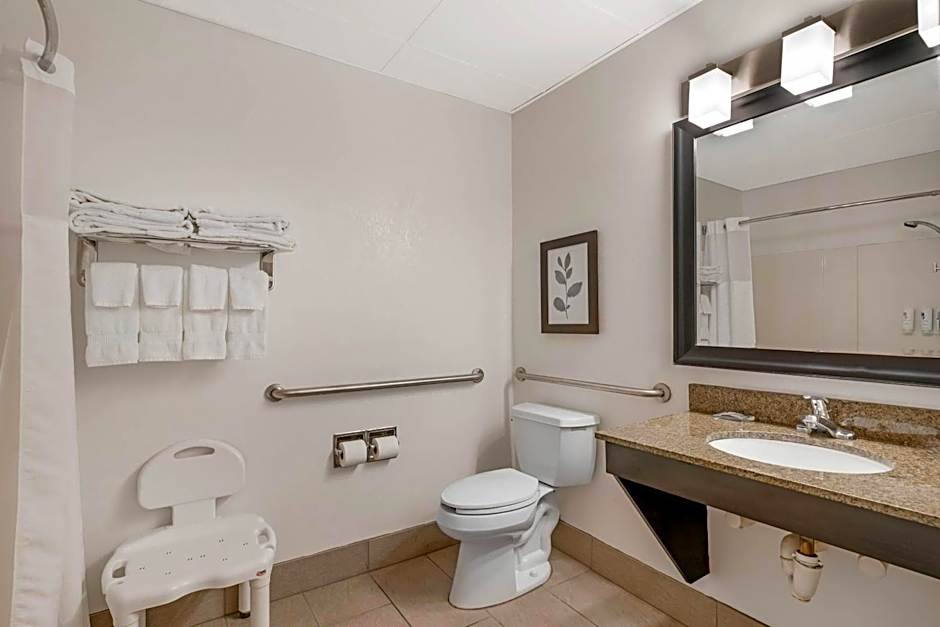 Country Inn & Suites by Radisson, West Bend, WI