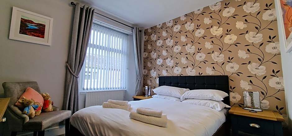 Bonny Brae House by Woodland Park