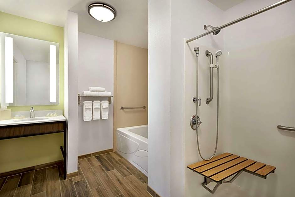 Hilton Garden Inn Dubuque Down