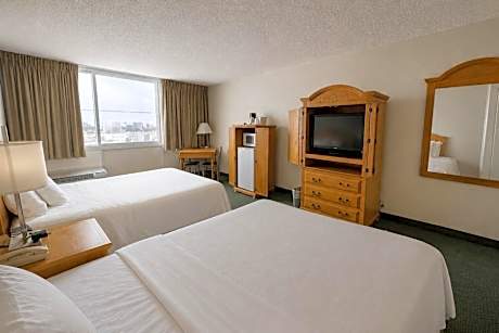 Deluxe Queen Suite