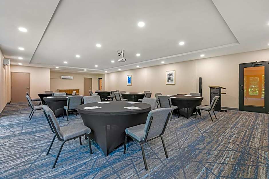 Holiday Inn Express Hotel & Suites Clemson - University Area By IHG