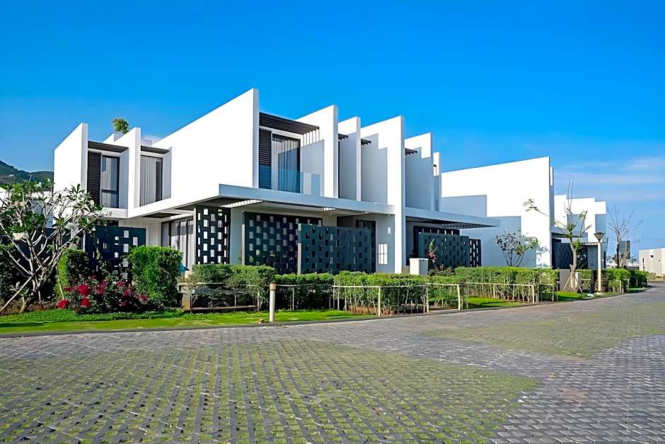 Oceanami Villas & Beach Club - by Thang Long Group
