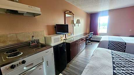 2 Full Bed with kitchenette Non-Smoking