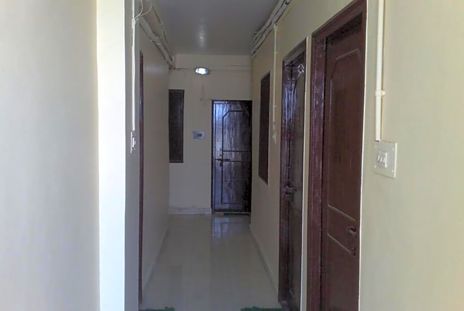 Goroomgo Shanti Guest House Near Kashi Vishwanath Temple Varanasi