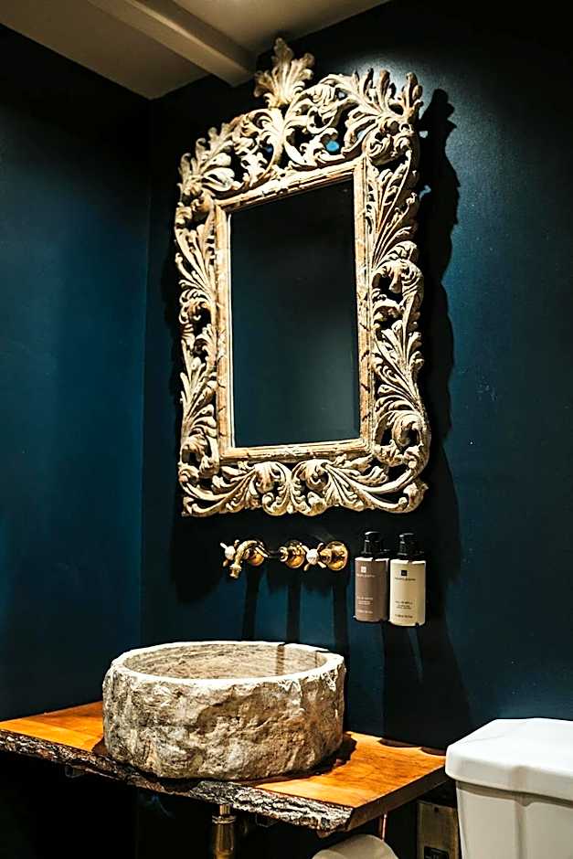 Le Petit Chateau & William de Percy