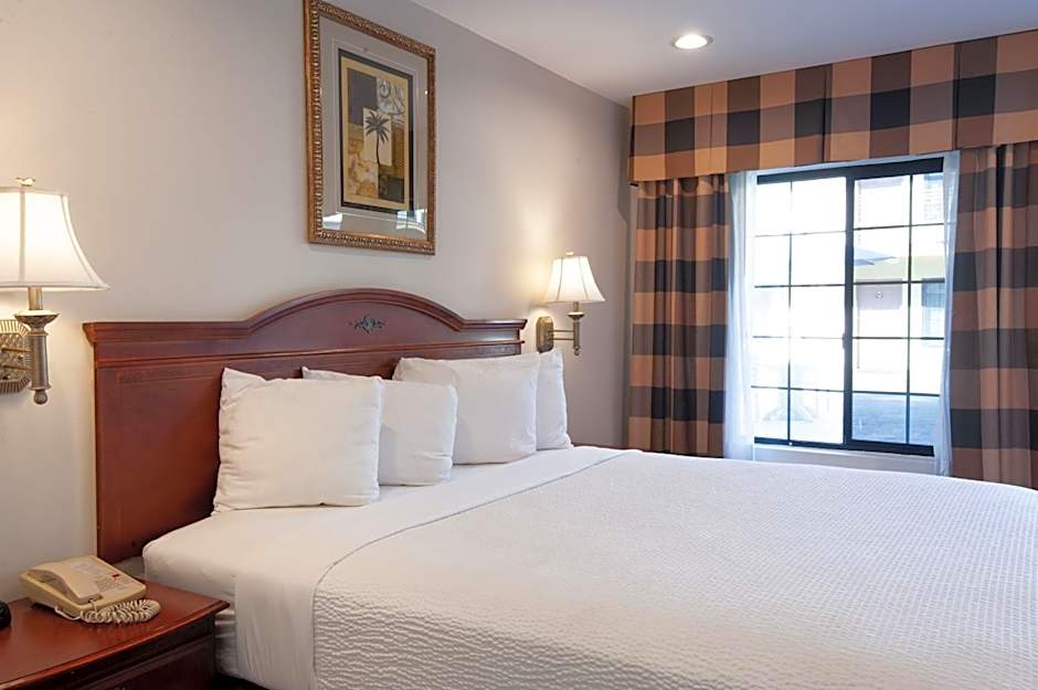 Studio City Court Yard Hotel